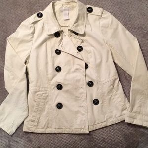 Cream colored Casual blazer size medium.